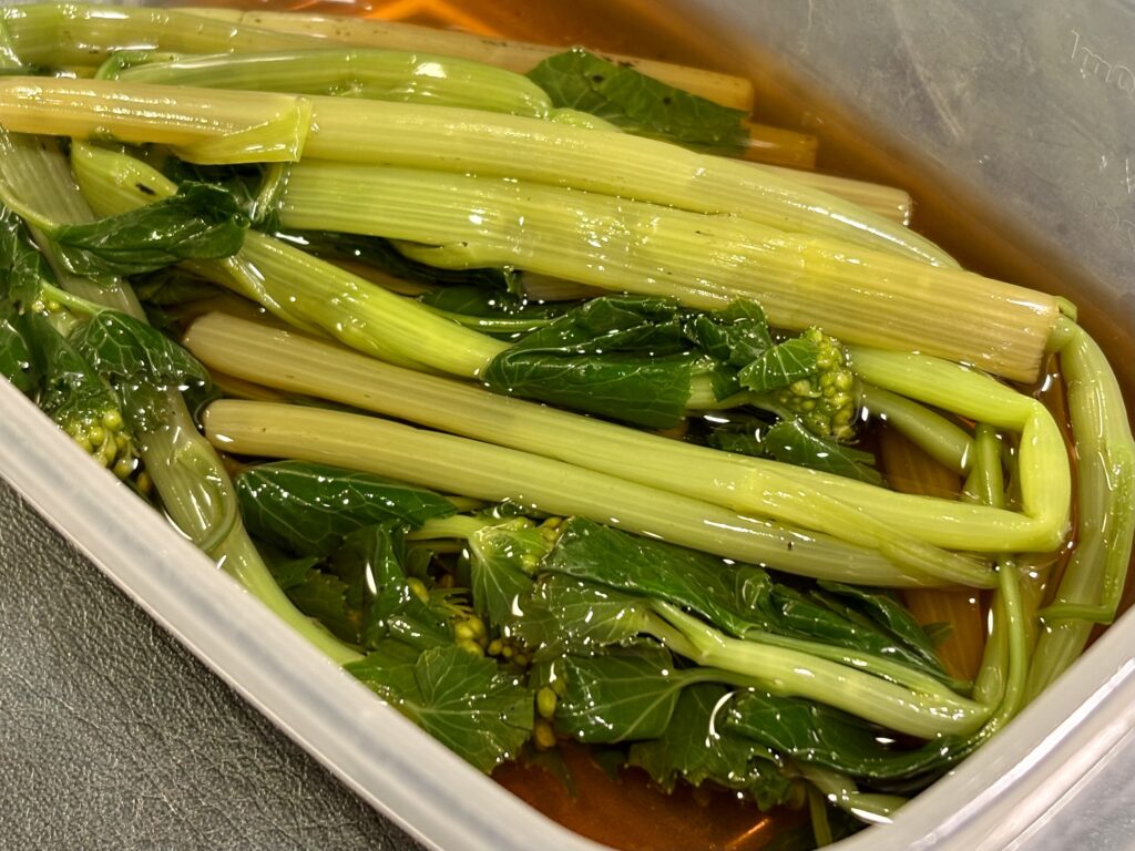 花わさびを紹興酒漬けにしている春の前菜