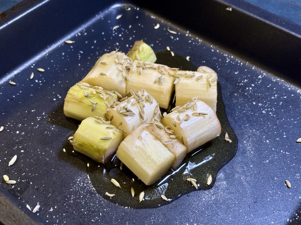 フェンネルシードとオリーブオイルをかけたうど