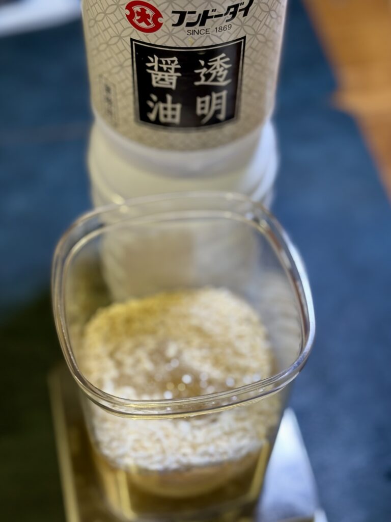 透明醤油と米麹を混ぜる 白い醤油麹 レシピ