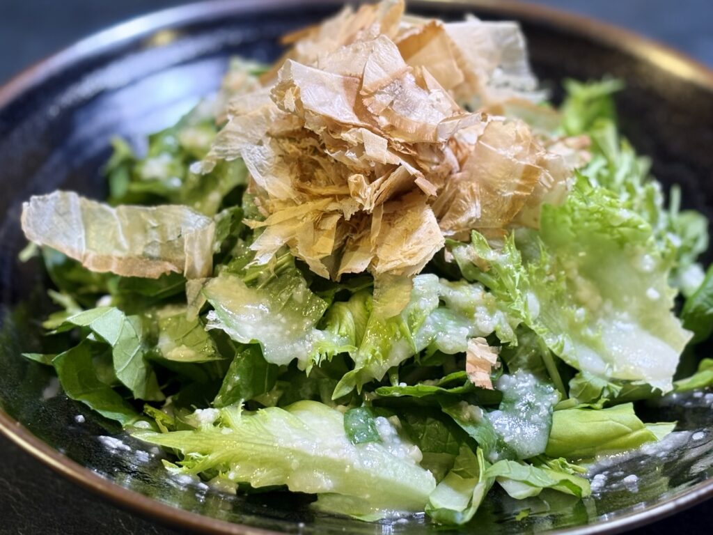 白い醤油麹ドレッシングのサラダ 小松菜 フリルレタス