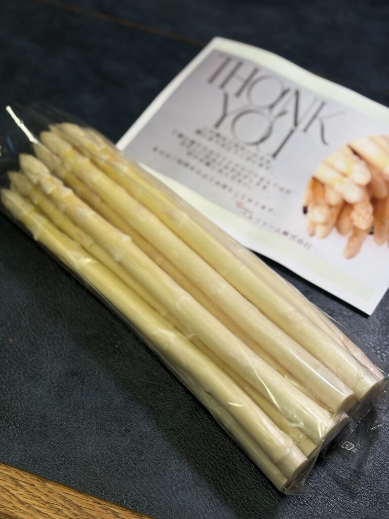 食べチョクから届いた新鮮なホワイトアスパラガス