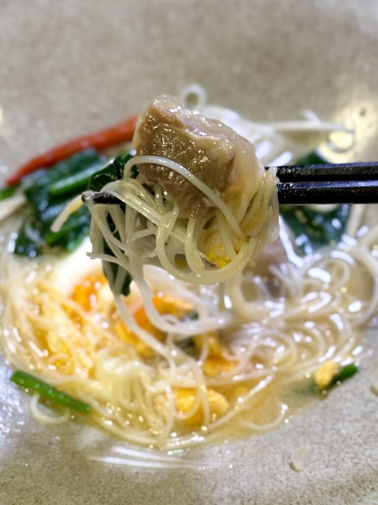 ソーキにゅうめんの箸上げ