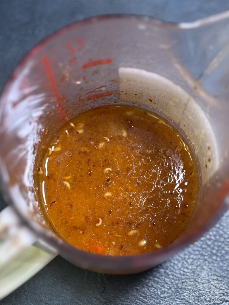 白い醤油麹と自家製辣油で作るソーキ粉蒸肉の漬けだれ