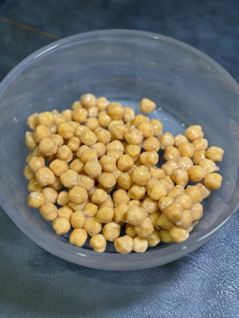 蒸しひよこ豆200gをマイヤーエニディに入れたところ