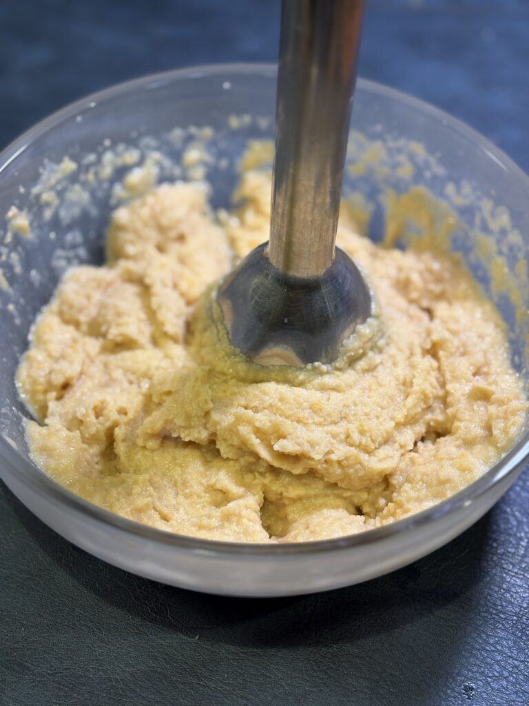 水を加えてなめらかにしたひよこ豆ペースト