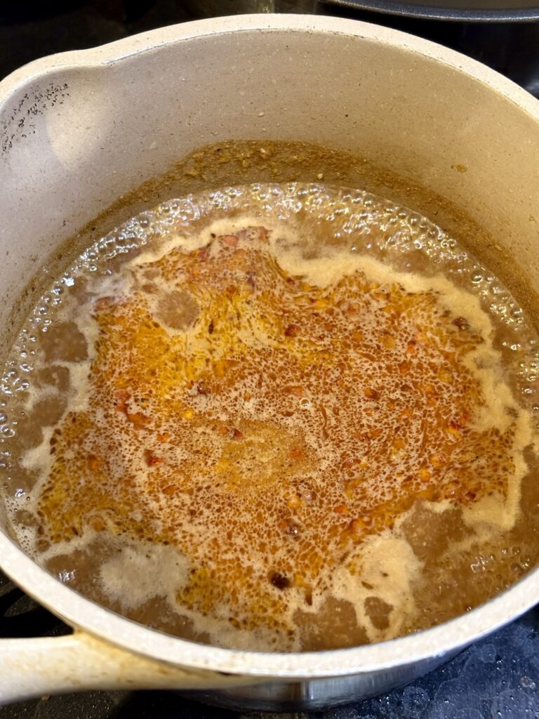 練りごまと黒酢と沙茶醤で作る冷やし担々麻辣そうめんのスープ