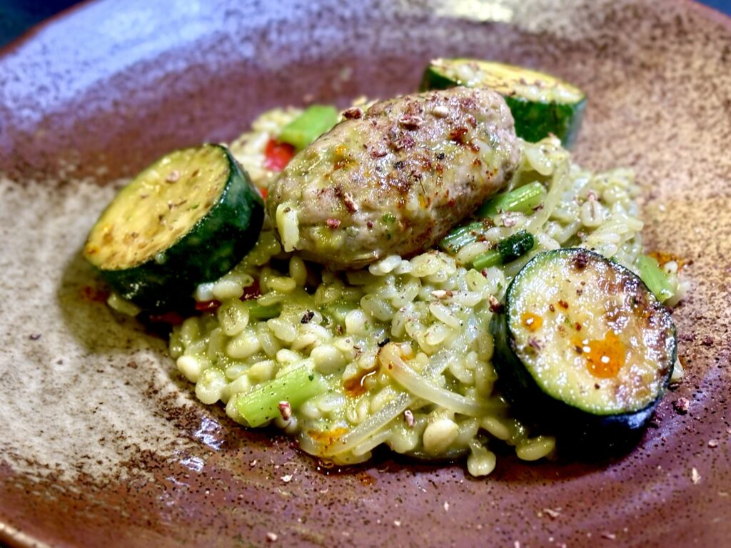 サルシッチャとズッキーニの中華風ジェノベーゼリゾット