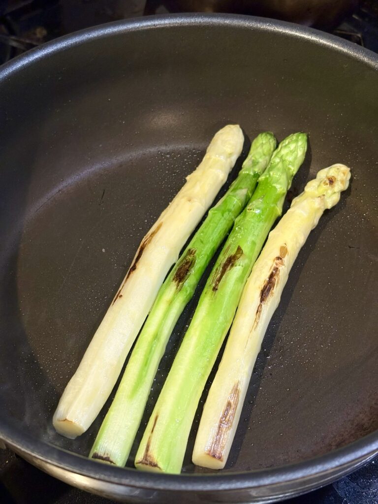 香ばしい焼き目がついた極太アスパラ