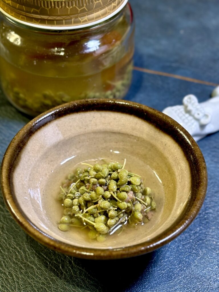 山椒の実のアンチョビ太白胡麻油漬け
