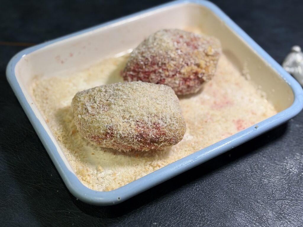 パン粉をまとわせた蝦夷鹿ヒレカツ