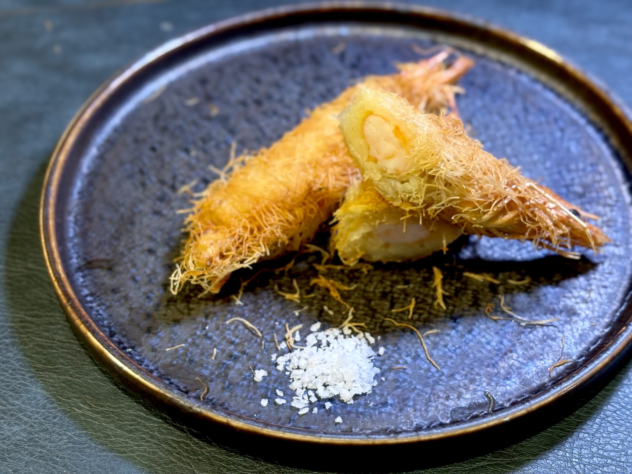 天使の海老とじゃがいもマッシュのカダイフ包み焼きの断面