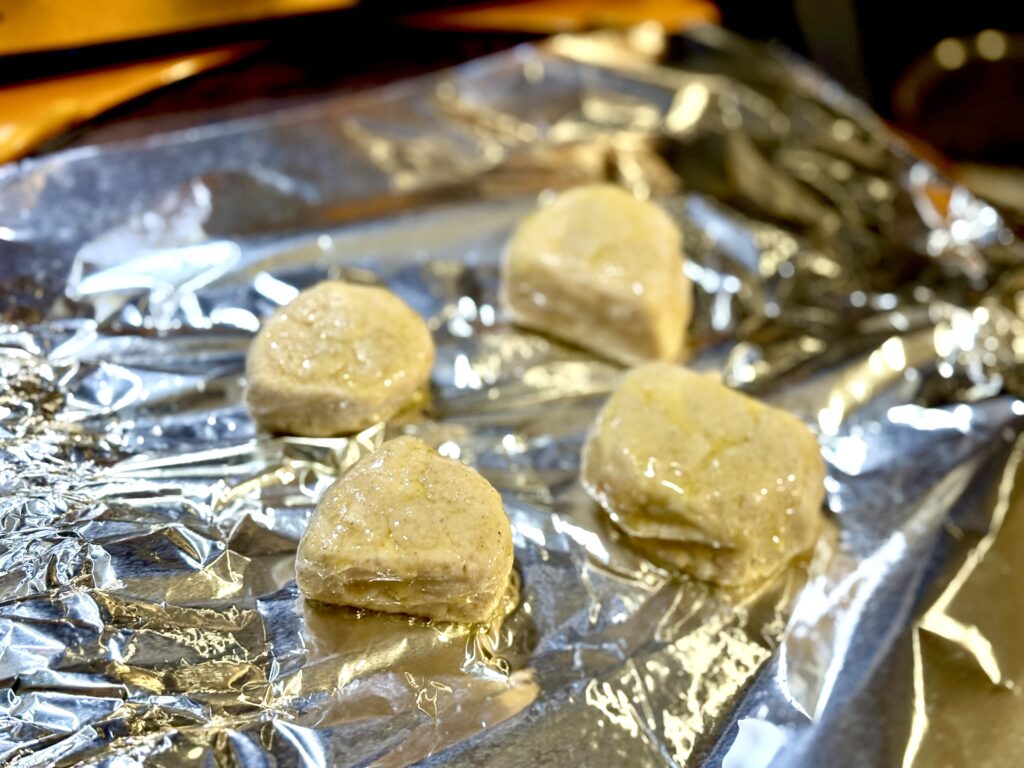 石窯ピザメーカーで焼く前の鶏むね肉ナゲット