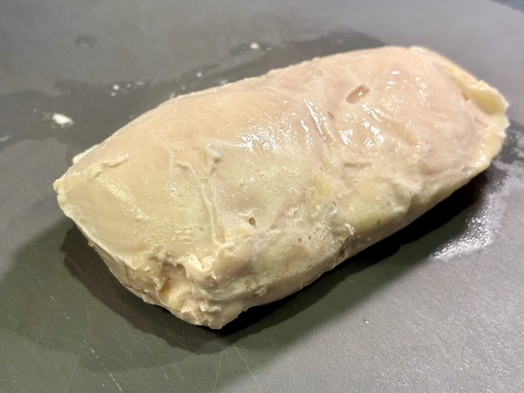 低温調理器で作った鶏むね肉の蒸し鶏の仕上がり写真