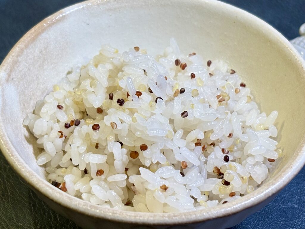 土鍋炊飯キヌアごはんの粒