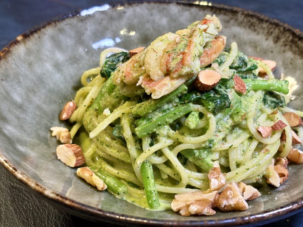 新鮮なケールをたっぷりと使用したジェノベーゼパスタ