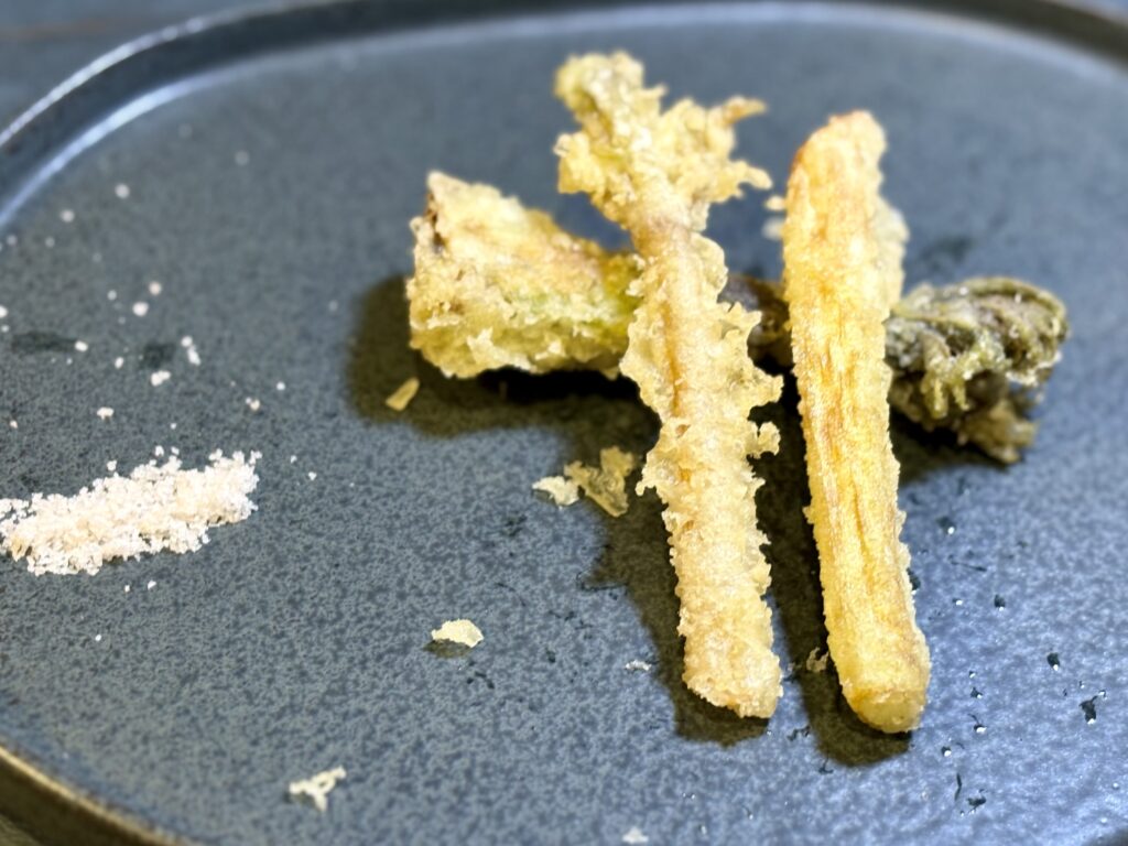 ウドの穂先の天ぷら