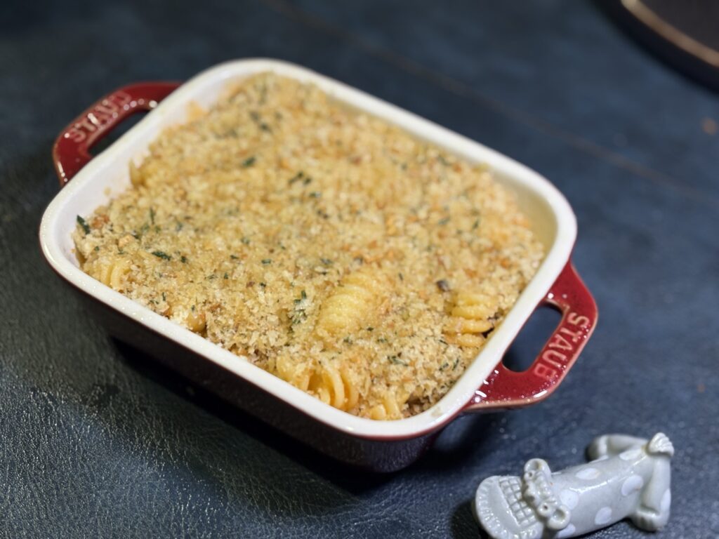 焼き前のフジッリ香草パン粉