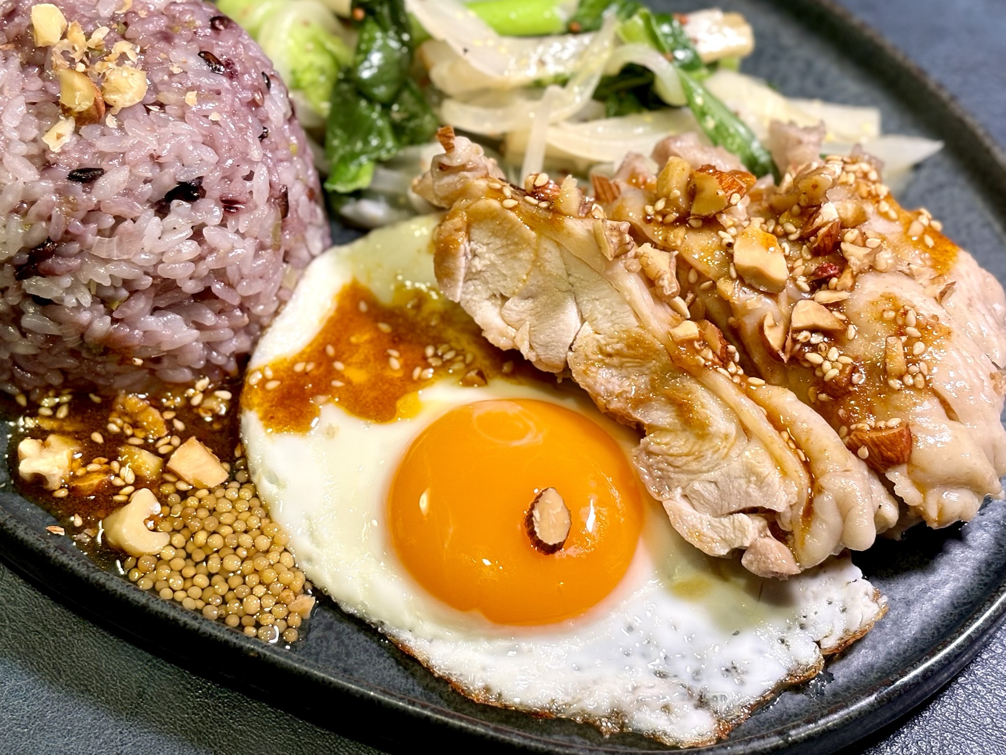 カオマンガイ 鶏もも肉 断面 ジューシー 圧力鍋 レシピ