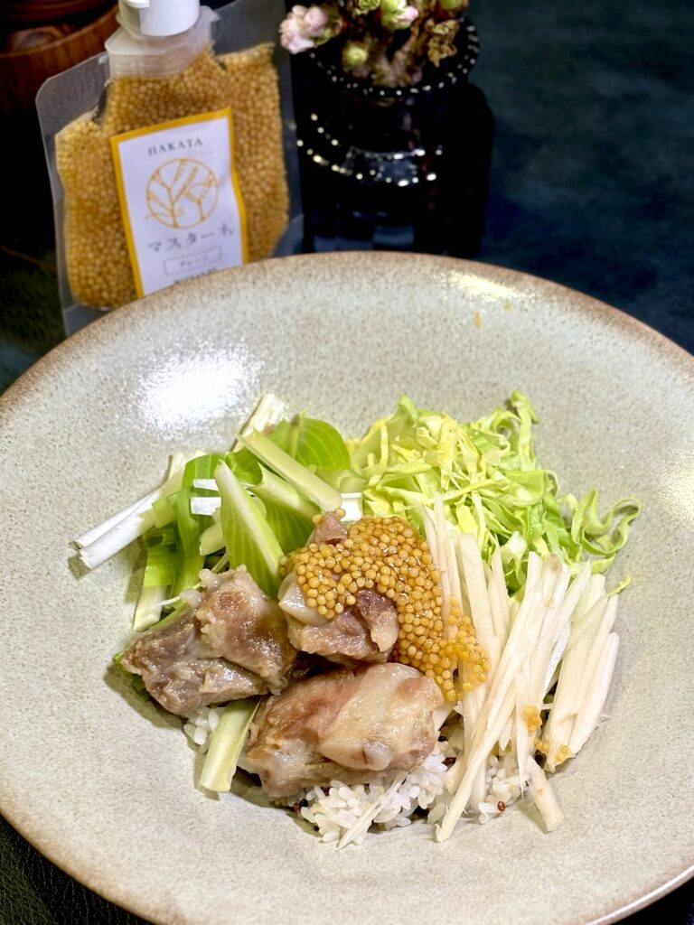 粒マスタードをのせたソーキ丼