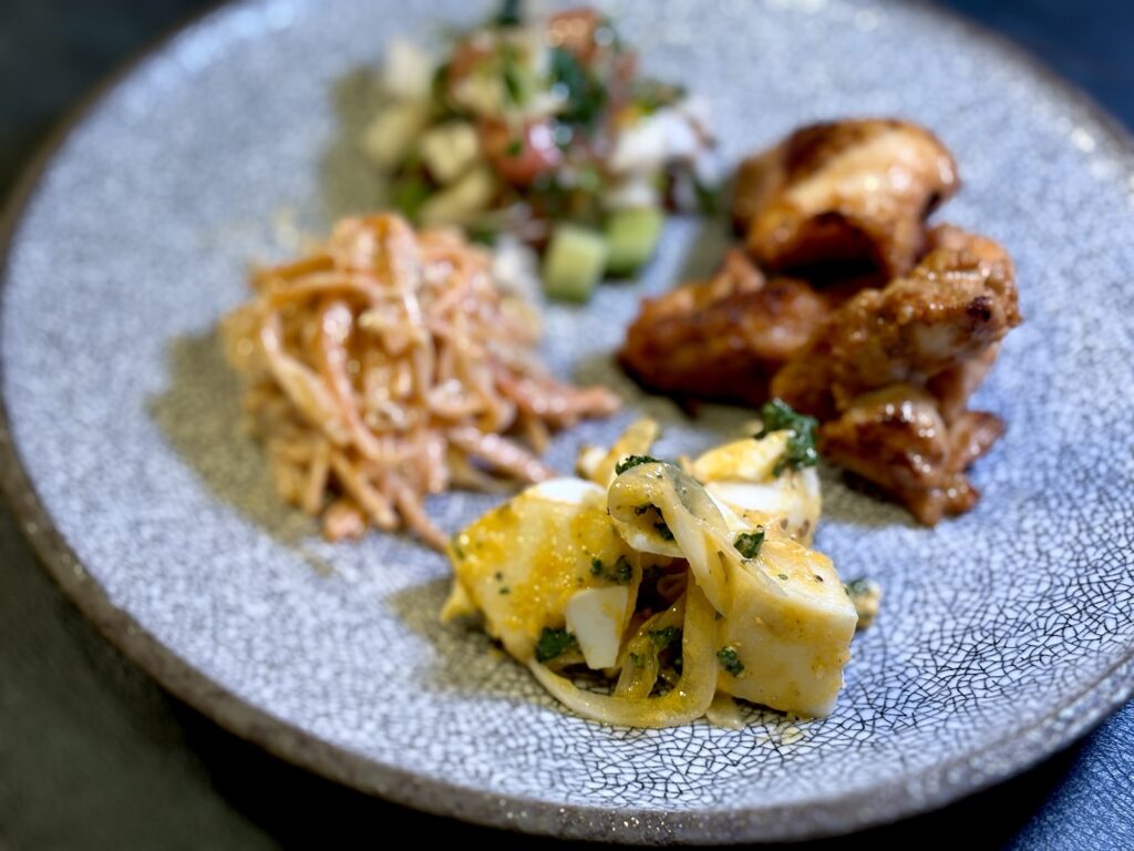 長芋ポテトサラダを手前に盛りつけたトルコプレート