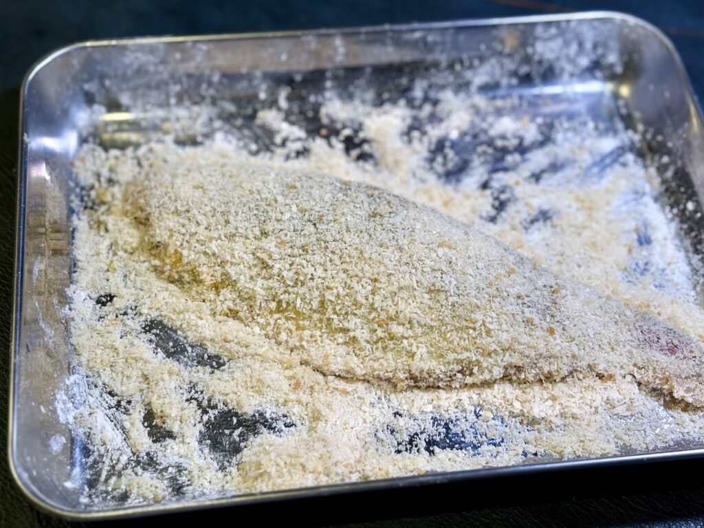 パン粉をまとわせたジャンボアジ