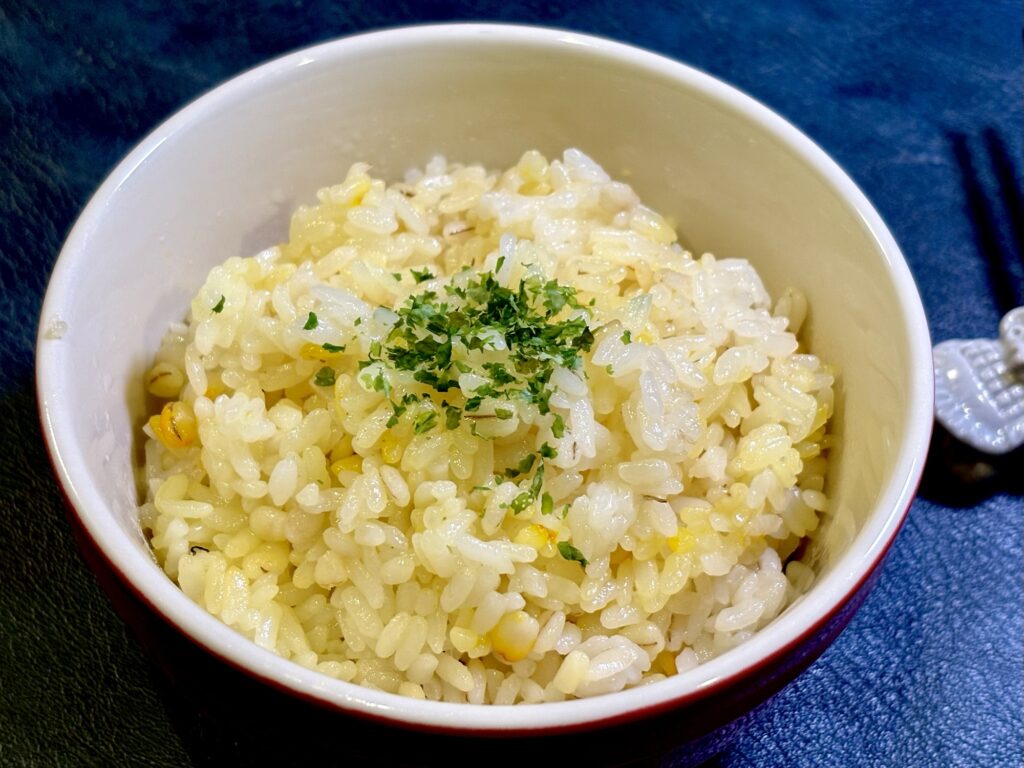 太白胡麻油と鶏出汁で炊いたサフランライス